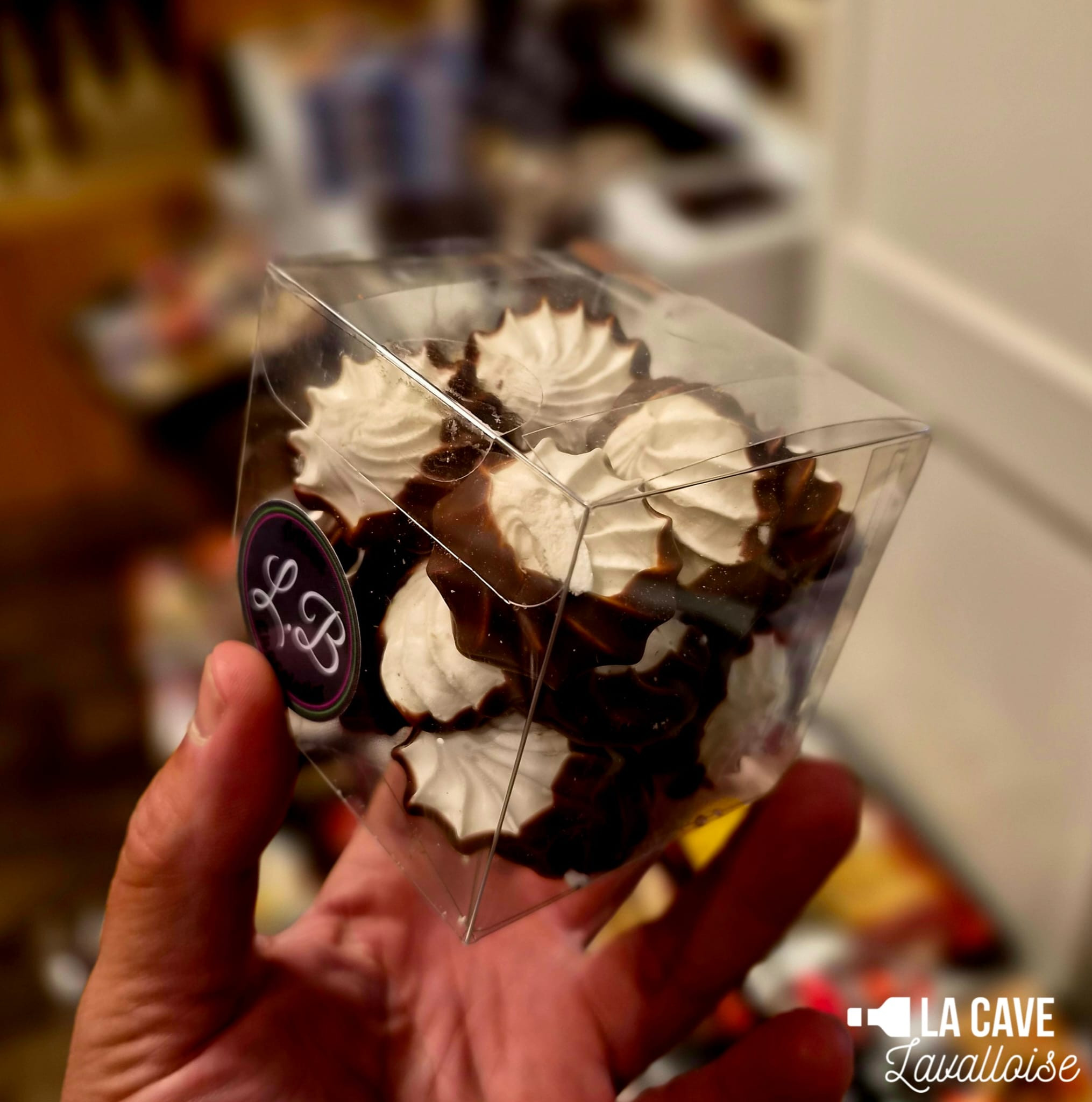 La Cave Lavalloise - Mini-Meringues enrobées – Artisan-Chocolatier – Boîte 90gr - 1