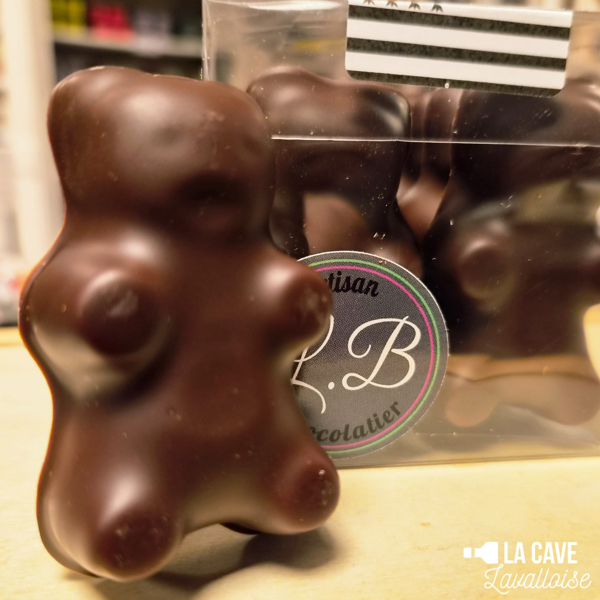 La Cave Lavalloise - Boîte 8 Oursons Guimauve Noir et Lait coeur caramel – Artisan-Chocolatier – 120gr - 1
